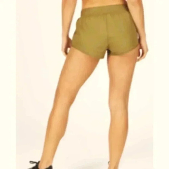 Lululemon  Hotty Hot Sports Active Gym Shorts Moss Green sz 8 fits sz 6 - Picture 1 of 9